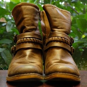 BareTraps Shoes - Brush Brown Winsom Zip-up Boots (6) BareTraps Shoes - Brush Brown Winsom Zip-up Boots (6)